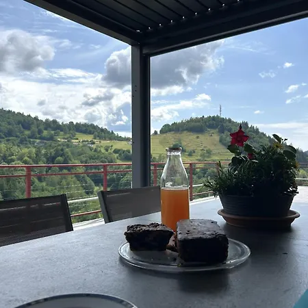 D'hotes Chez Nico, Magnifique Vue Sur Les Montagnes ! Bed and breakfast