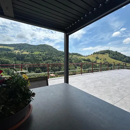 D'hotes Chez Nico, Magnifique Vue Sur Les Montagnes ! Bed and breakfast 3*