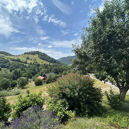D'hotes Chez Nico, Magnifique Vue Sur Les Montagnes ! Bed and breakfast