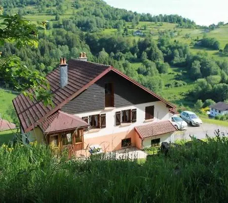 D'hotes Chez Nico, Magnifique Vue Sur Les Montagnes ! Bed and breakfast